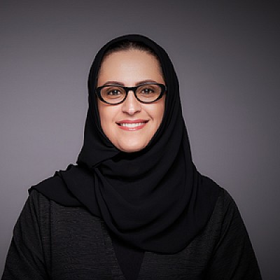الدكتورة مزنة بنت عمير العمير